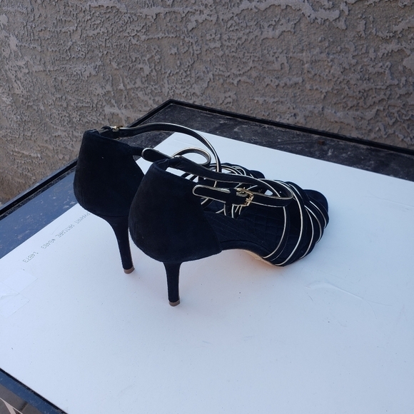 Tory Burch Heels - Picture 3 of 11